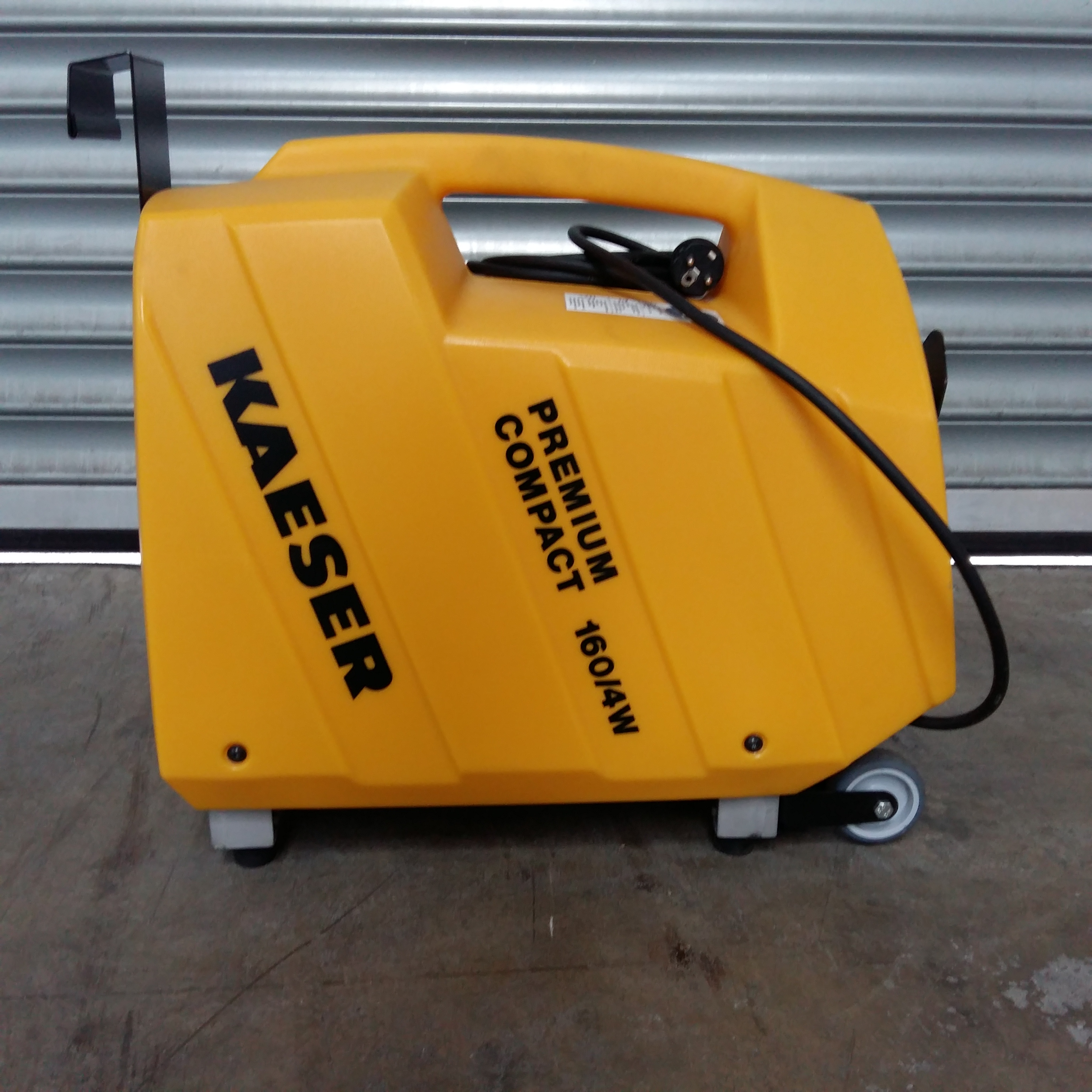  Premium_compact_160-4_W_Front.jpg